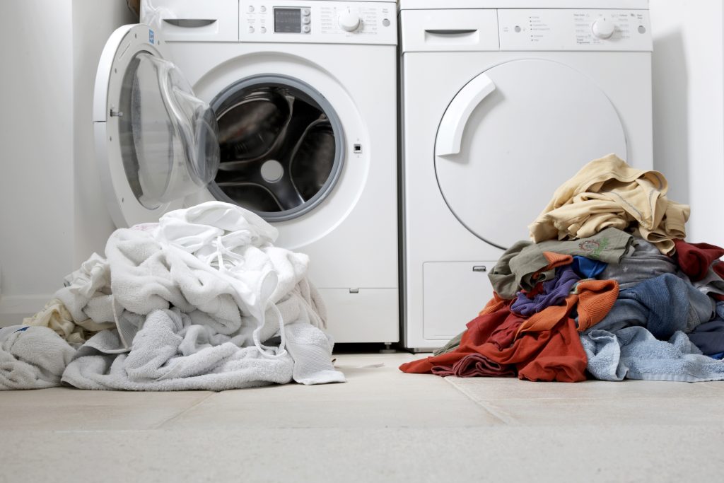 HOW TO SORT LAUNDRY BEFORE WASHING: THE ULTIMATE GUIDE